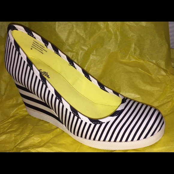 Seychelles Shoes - 🌷🌷Seychelles Striped Wedges